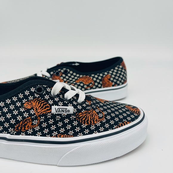 Authentic Classic Vans - Picture 3 of 9